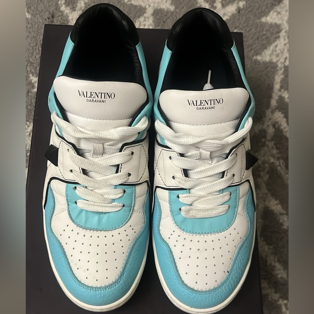 Valentino Garavani Roman Stud Low-Top - Picture 1 of 1